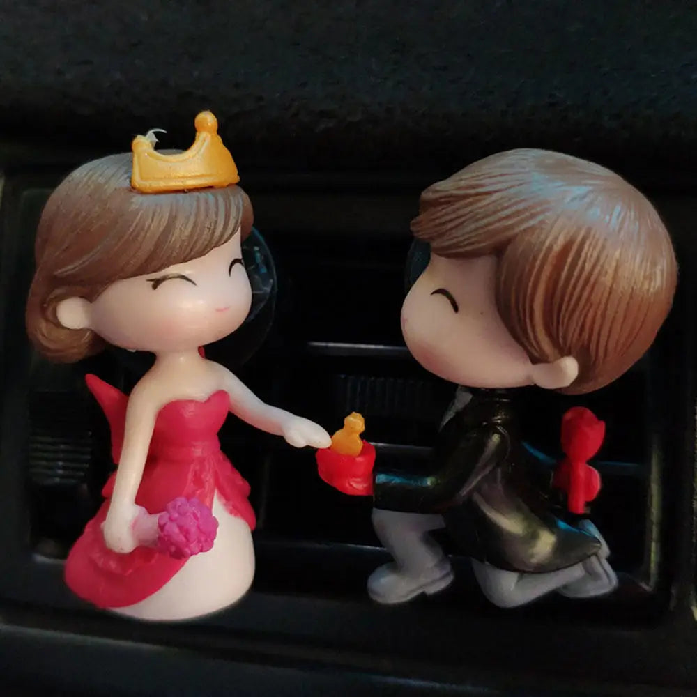 Lovely Couple Girl Boy Figurines Perfume Clip Car Air Vent Freshener Scent Aromas Diffuser Decor Auto Interior Accessories