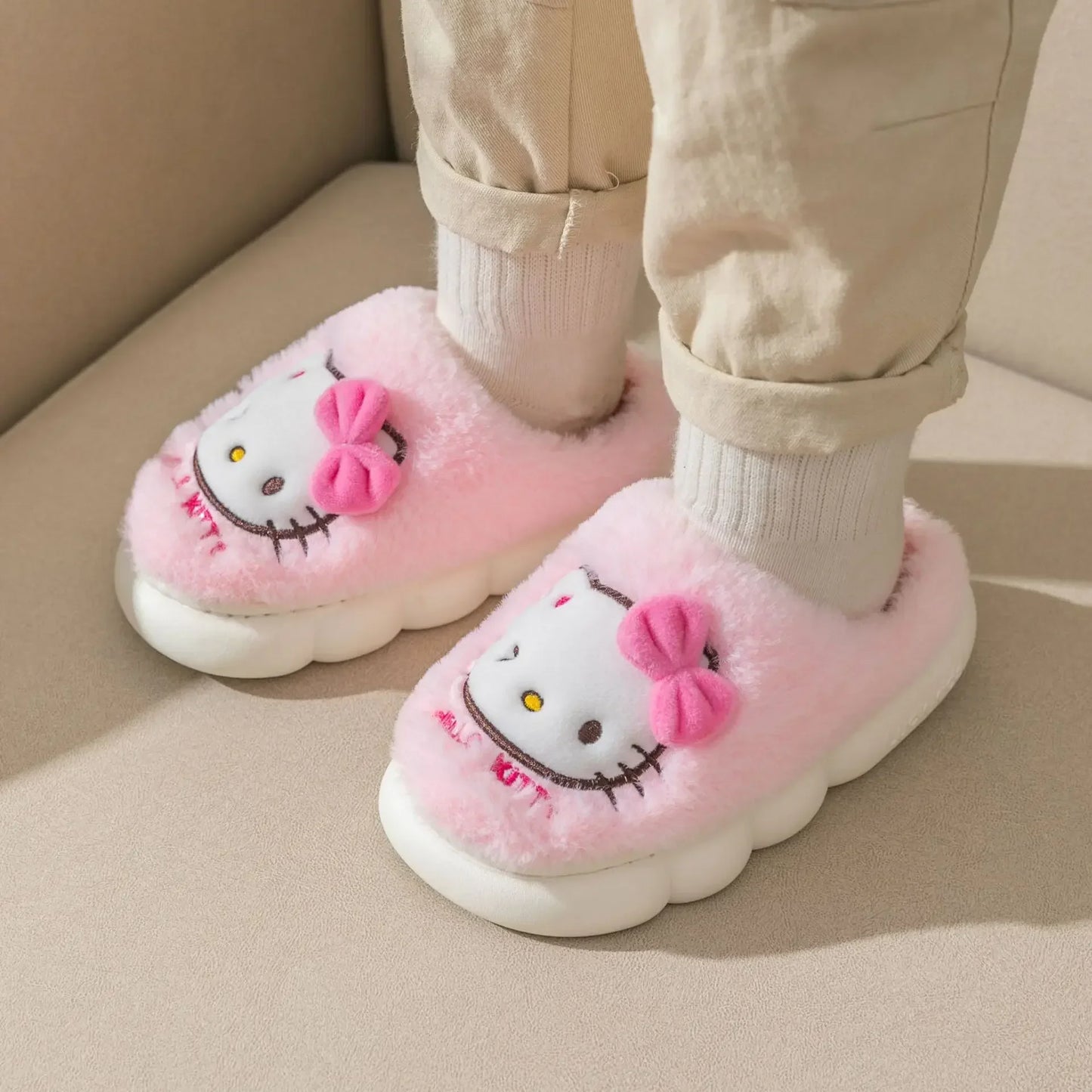 Kawaii Sanrio Hello Kitty Girls Plush Slippers Non-slip Warm Cute Cartoon Anime Home Autumn and Winter Slippers Plush Gift